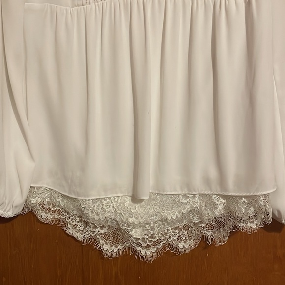 •WHITE HOUSE BLACK MARKET•NWOT WHITE CHIFFON KEYHOLE FLOWY LACE BLOUSE SIZE 2 - Picture 8 of 10